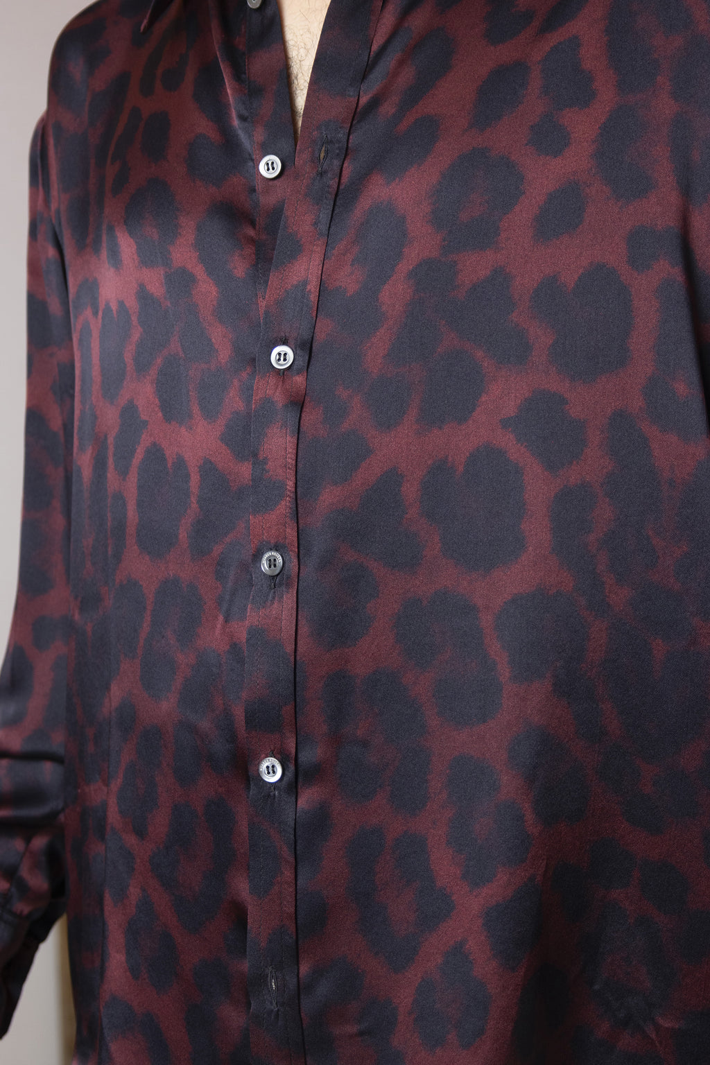 Rouge Shirt Leo