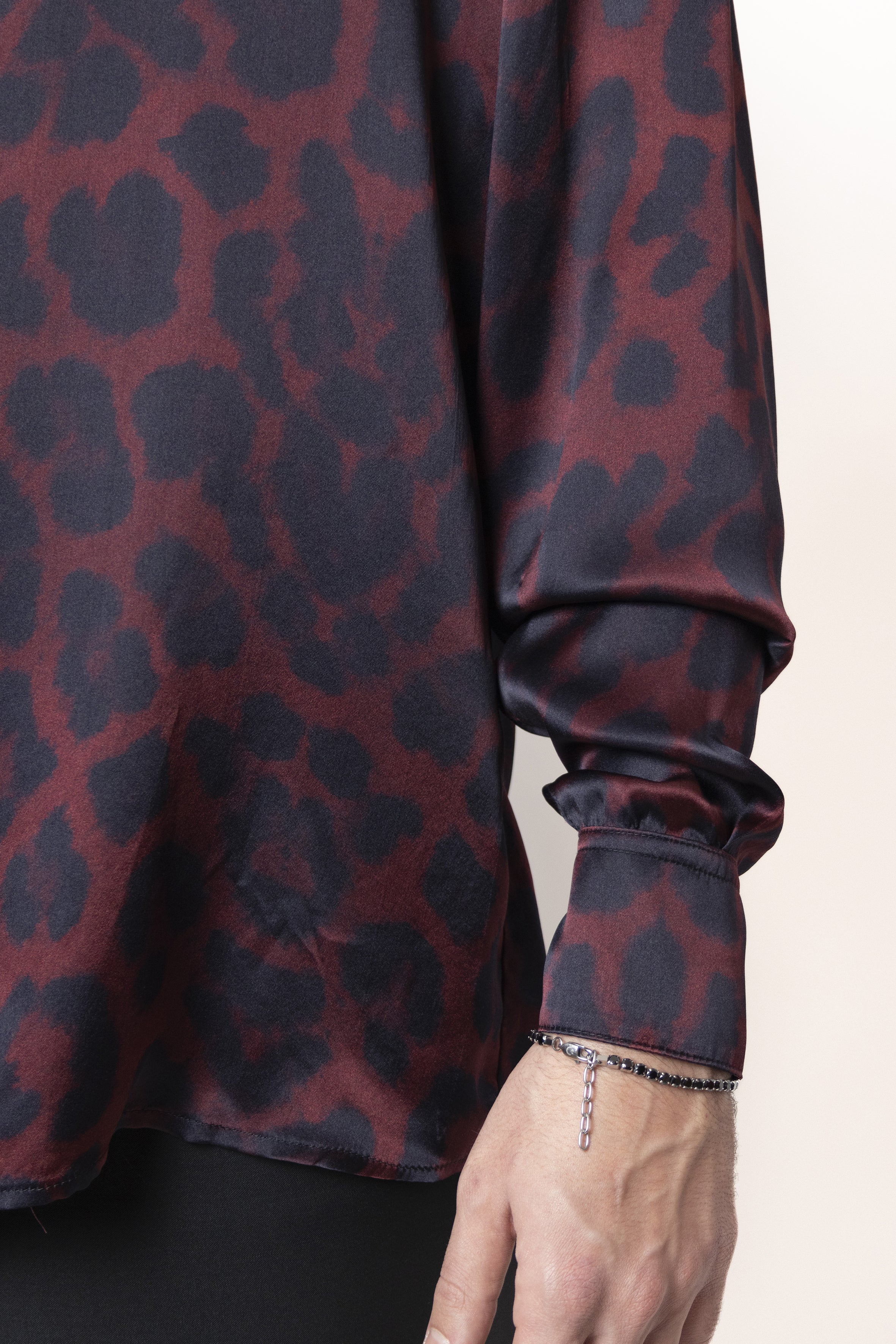 Rouge Shirt Leo